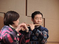 清水夫妻による横笛の演奏披露